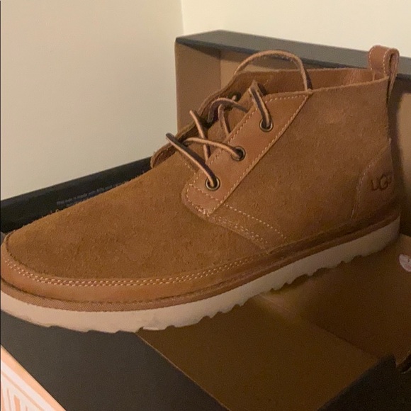 UGG Neumel Men’s Chukka Boots (MAKE AN OFFER!!!) - Picture 4 of 9